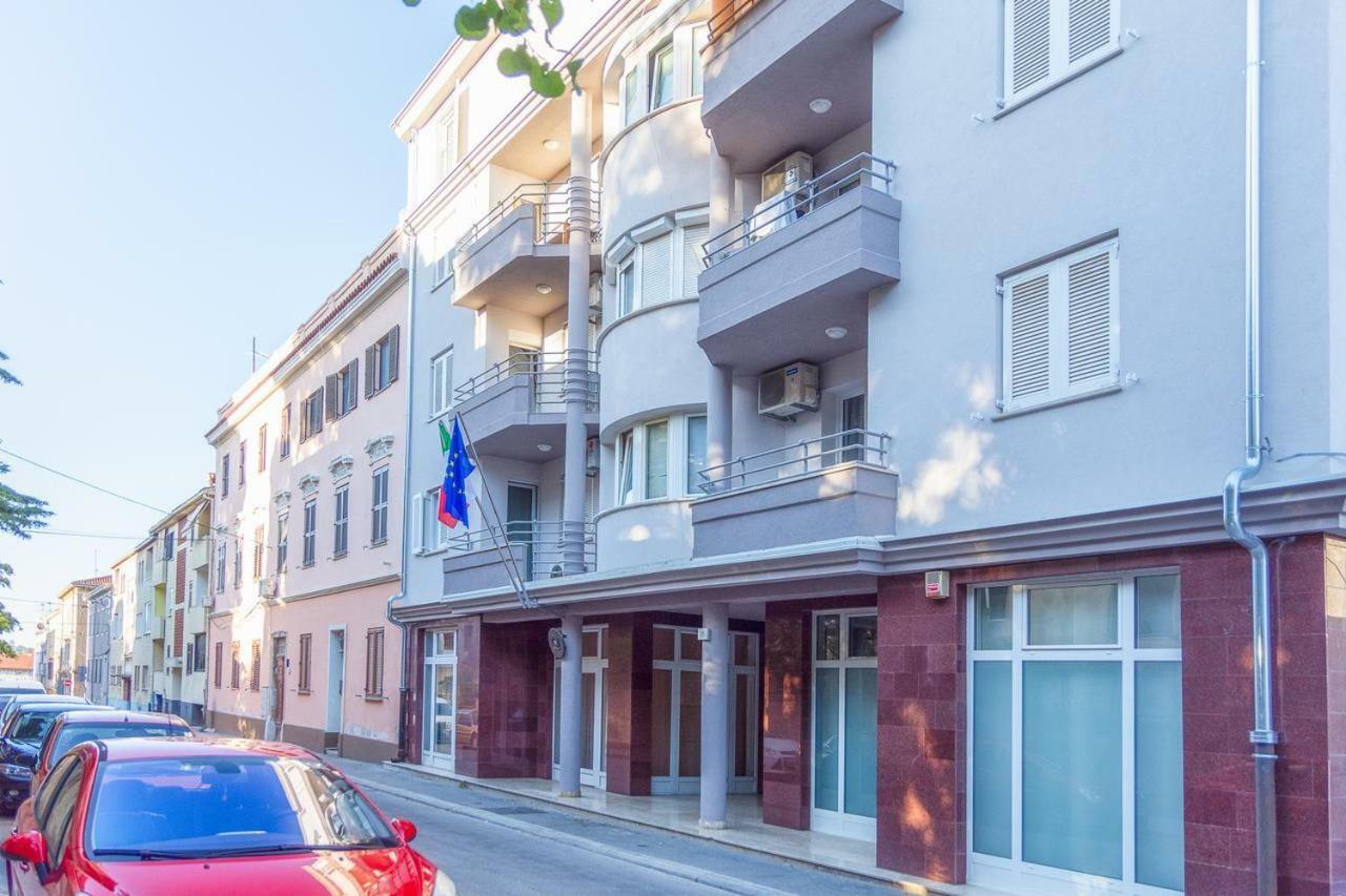 Sunny Corner In City Center With Free Parking Apartment Pula Ngoại thất bức ảnh